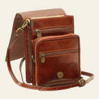 Borsello a tracolla in pelle marrone con due tasche con zip e tracolla regolabile