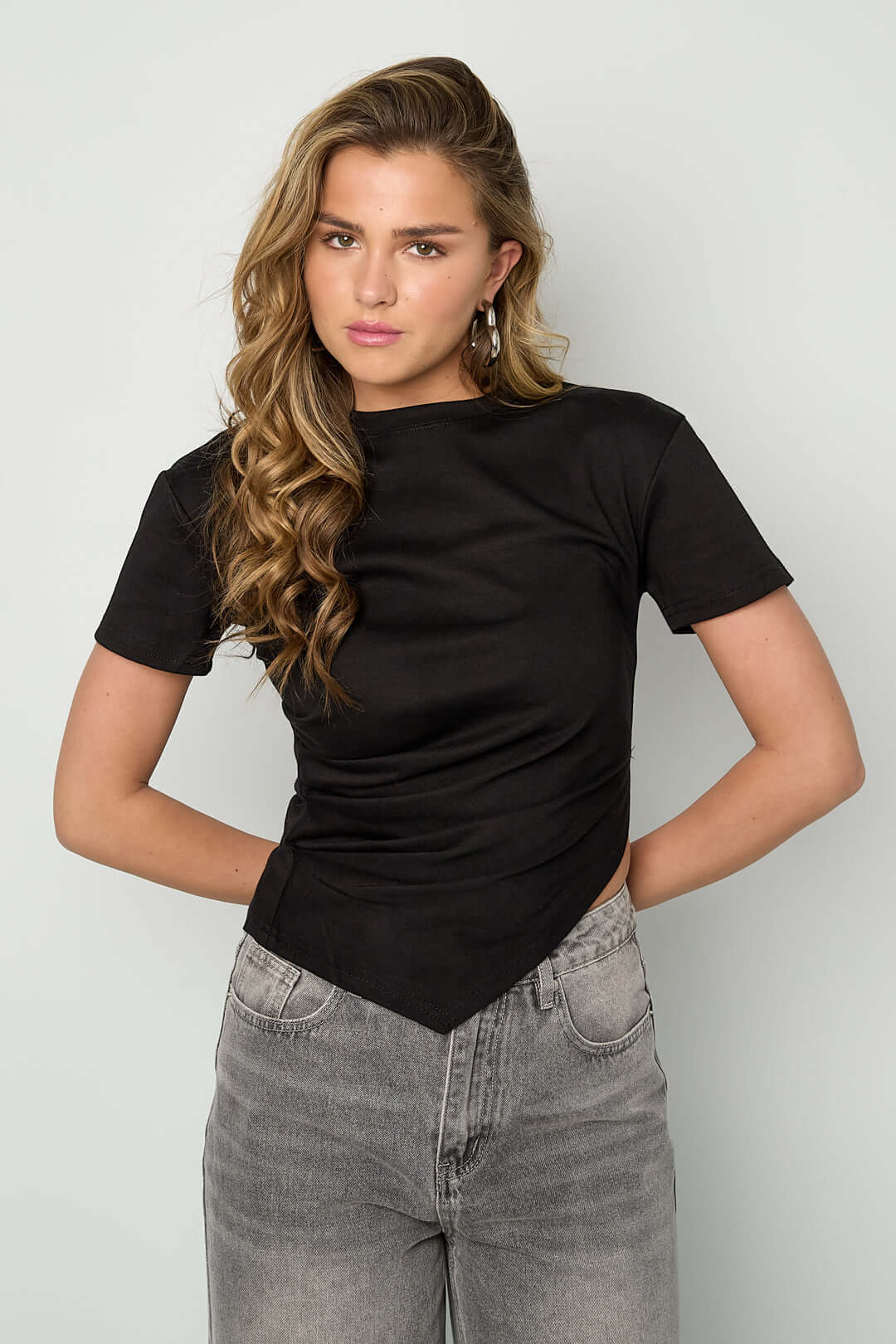 T-Shirt Asimmetrica in Cotone