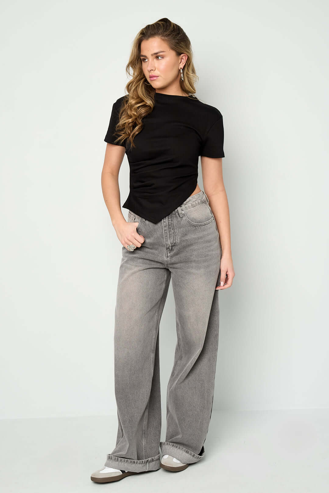 T-Shirt Asimmetrica in Cotone