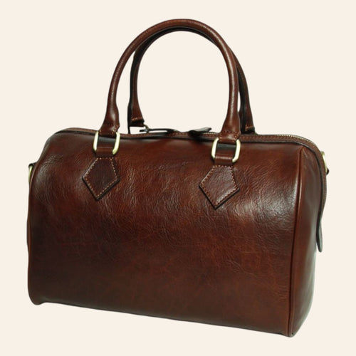 Bowlingtasche aus vollnarbigem Kalbsleder in Braun, mit zwei Griffen und handwerklichen Details