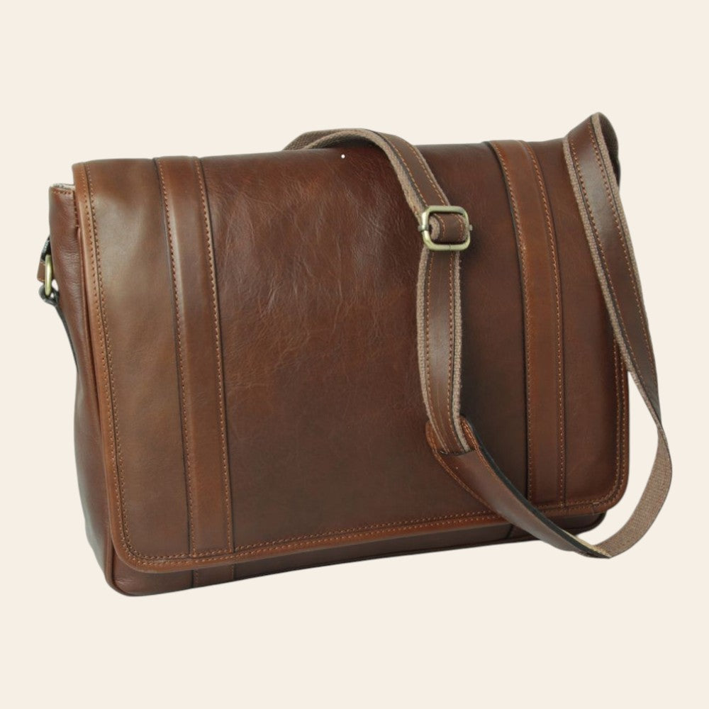 Borsa messenger Vetrina Fiorentina in vitello morbido color castagna con tracolla regolabile e chiusura a calamita
