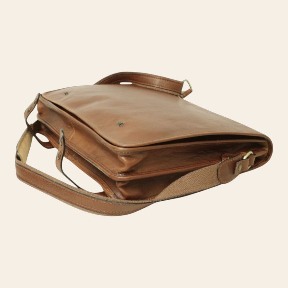 Borsa messenger Vetrina Fiorentina in vitello nappato color castagna con tracolla regolabile e pattina frontale