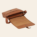 Borsa messenger Vetrina Fiorentina in pelle di vitello pieno fiore color coloniale con chiusura a calamita e zip