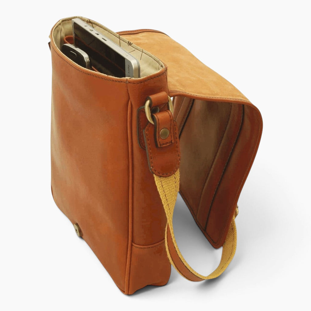 Borsa messenger Vetrina Fiorentina in pelle di vitello color coloniale con scomparto per tablet e tracolla regolabile