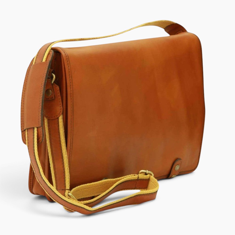 Borsa messenger Vetrina Fiorentina in pelle di vitello color coloniale con tracolla regolabile e pattina frontale