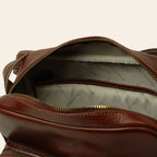 Interno della borsa messenger Vetrina Fiorentina in pelle marrone con fodera chiara e scomparti organizzati