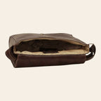 Borsa messenger Vetrina Fiorentina in pelle di bufalo marrone scuro con apertura a ribalta e tracolla regolabile