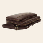 Borsa messenger Vetrina Fiorentina grande in pelle marrone scuro con zip, tracolla regolabile e design artigianale.
