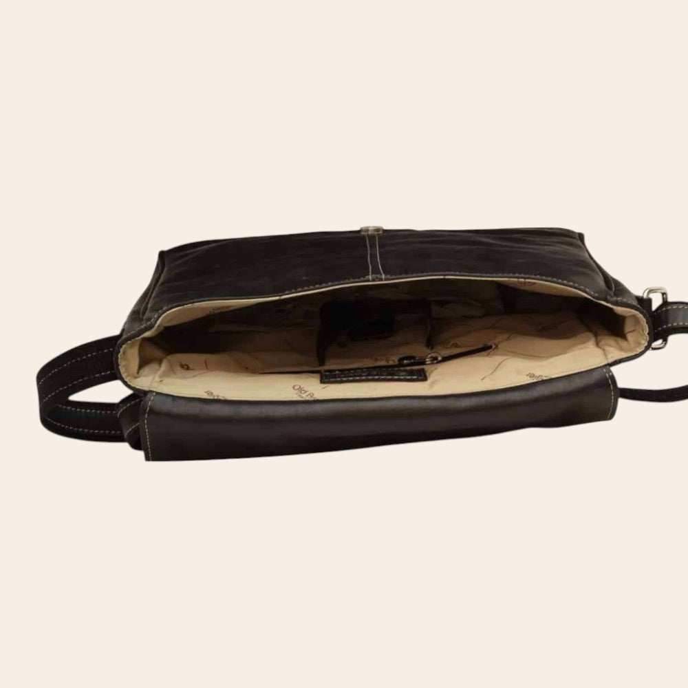 Interno della borsa messenger Vetrina Fiorentina in pelle di bufalo nera con fodera chiara e tasche organizzate