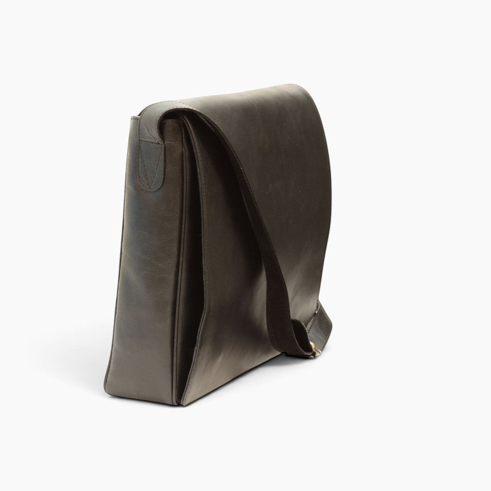 Borsa messenger Vetrina Fiorentina in pelle di vitello pieno fiore nera con tracolla regolabile e chiusura a patta