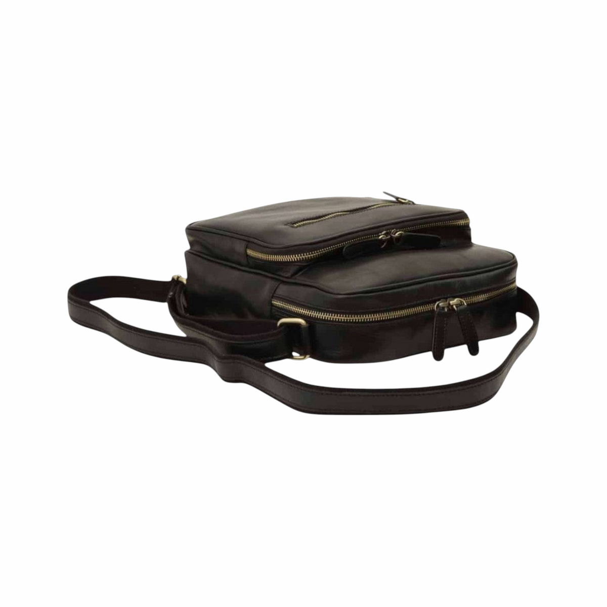 Borsa messenger in pelle nera, appoggiata con due scomparti con zip e tracolla regolabile