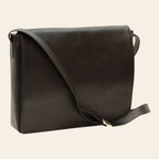 Borsa messenger Vetrina Fiorentina in pelle nera pieno fiore con tracolla regolabile e chiusura a patta