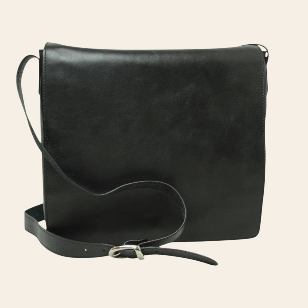 Borsa messenger Vetrina Fiorentina in pelle di vitello nero pieno fiore con tracolla regolabile e chiusura a patta