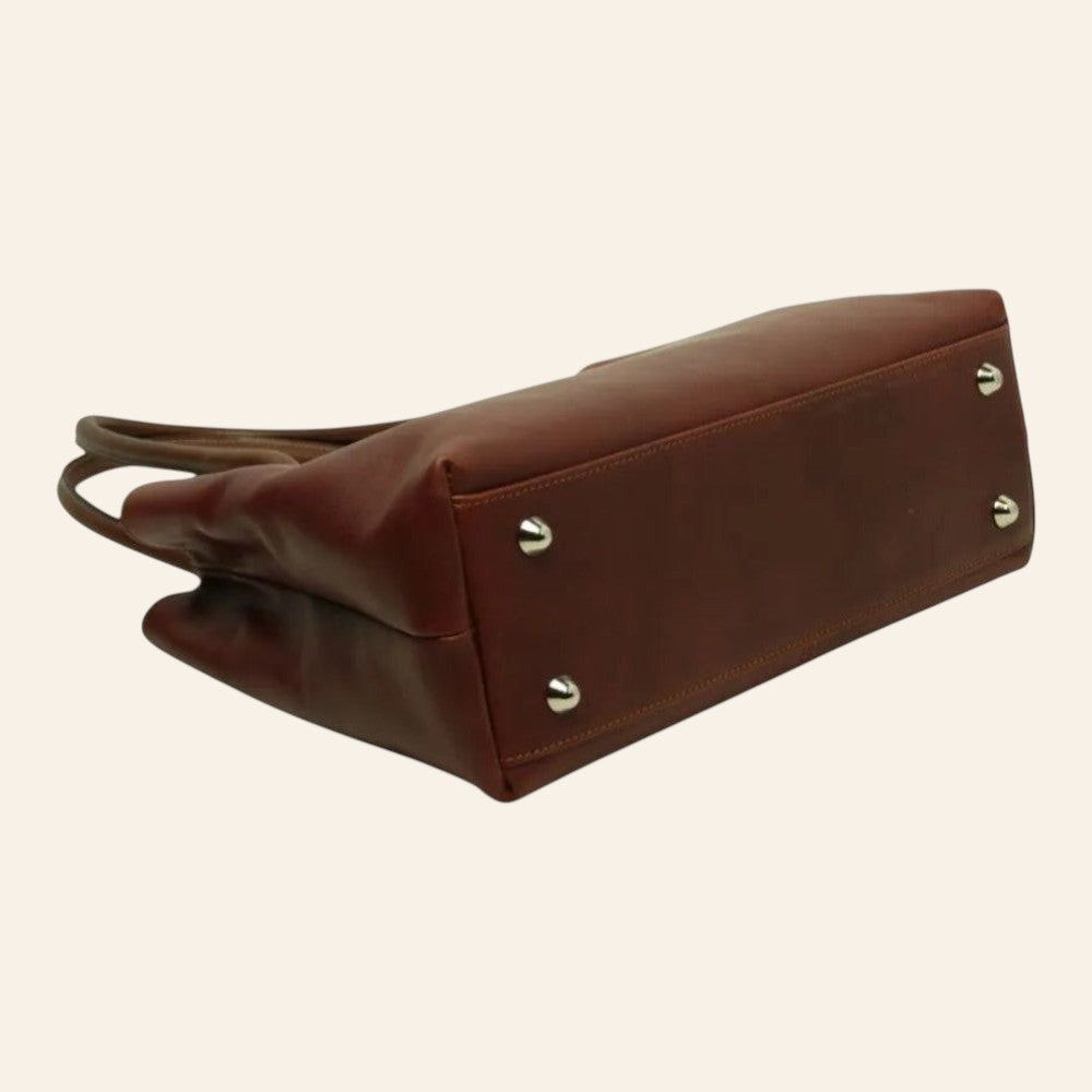 Borsa artigianale Vetrina Fiorentina in pelle pieno fiore color teak con piedini metallici protettivi sul fondo