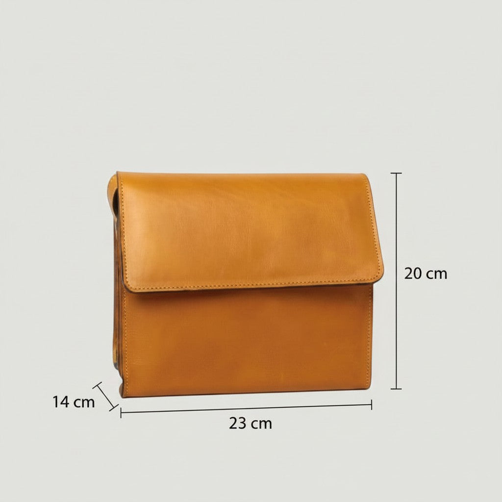 Borsa a tracolla Vetrina Fiorentina in pelle di vitello pieno fiore color ocra con chiusura a pattina e dimensioni