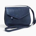 Borsa a tracolla Vetrina Fiorentina in pelle di vitello blu artigianale con patta e tracolla regolabile