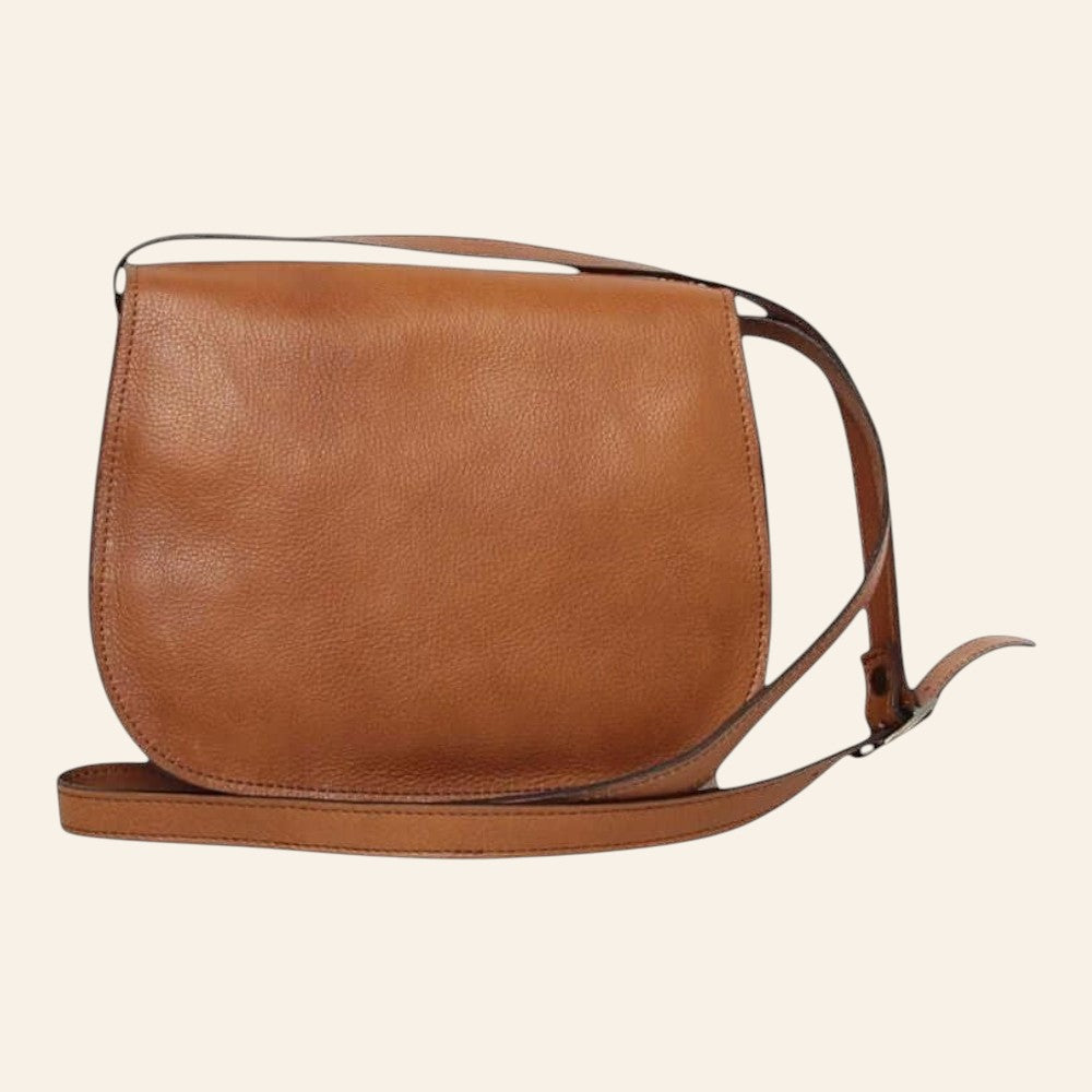 Borsa a tracolla in pelle color coloniale; vista posteriore con pannello liscio e tracolla regolabile