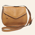 Borsa a tracolla Vetrina Fiorentina in pelle di vitello pieno fiore color cuoio con pattina e tracolla regolabile