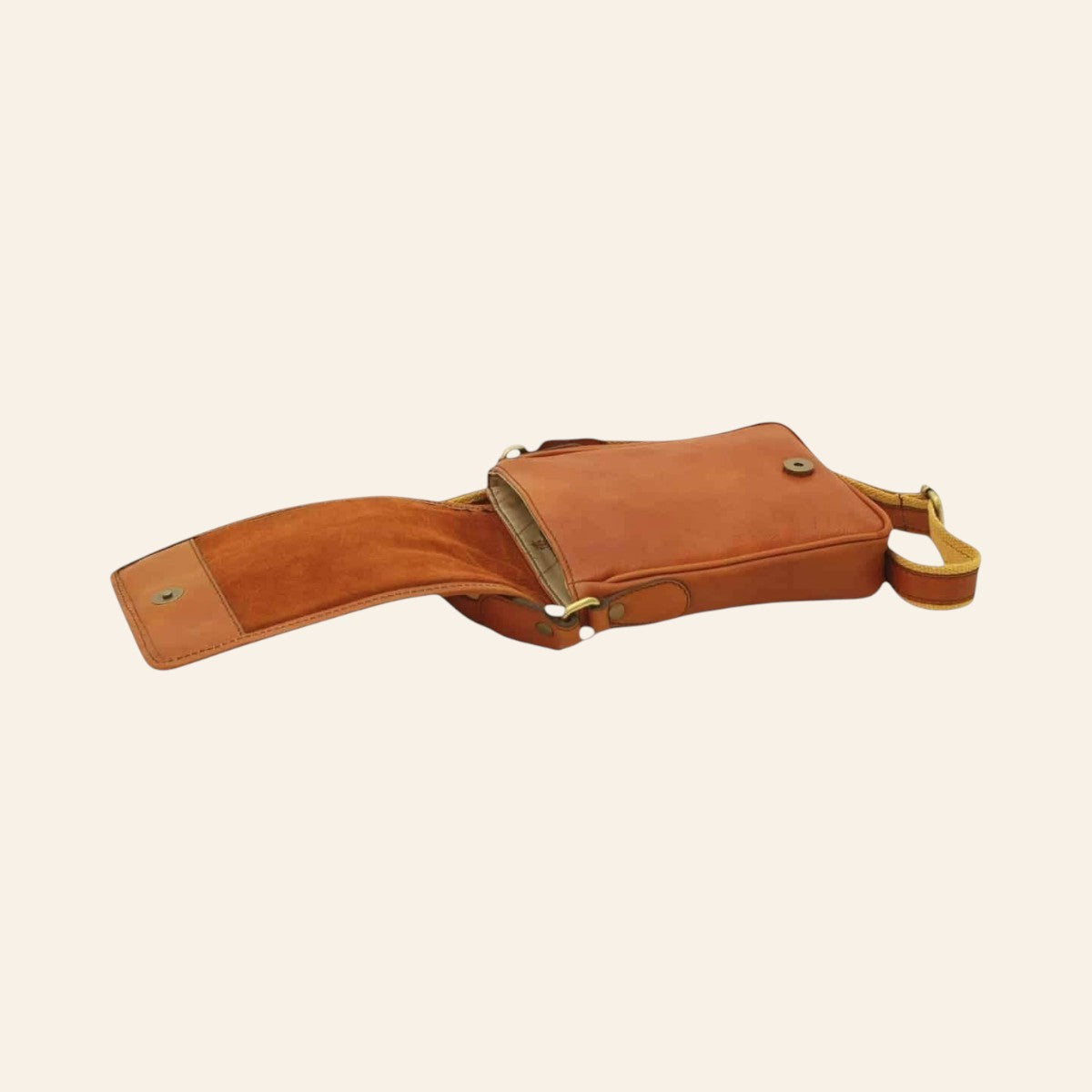 Borsa a tracolla Vetrina Fiorentina in pelle di vitello conciata al vegetale color cuoio con chiusura a calamita