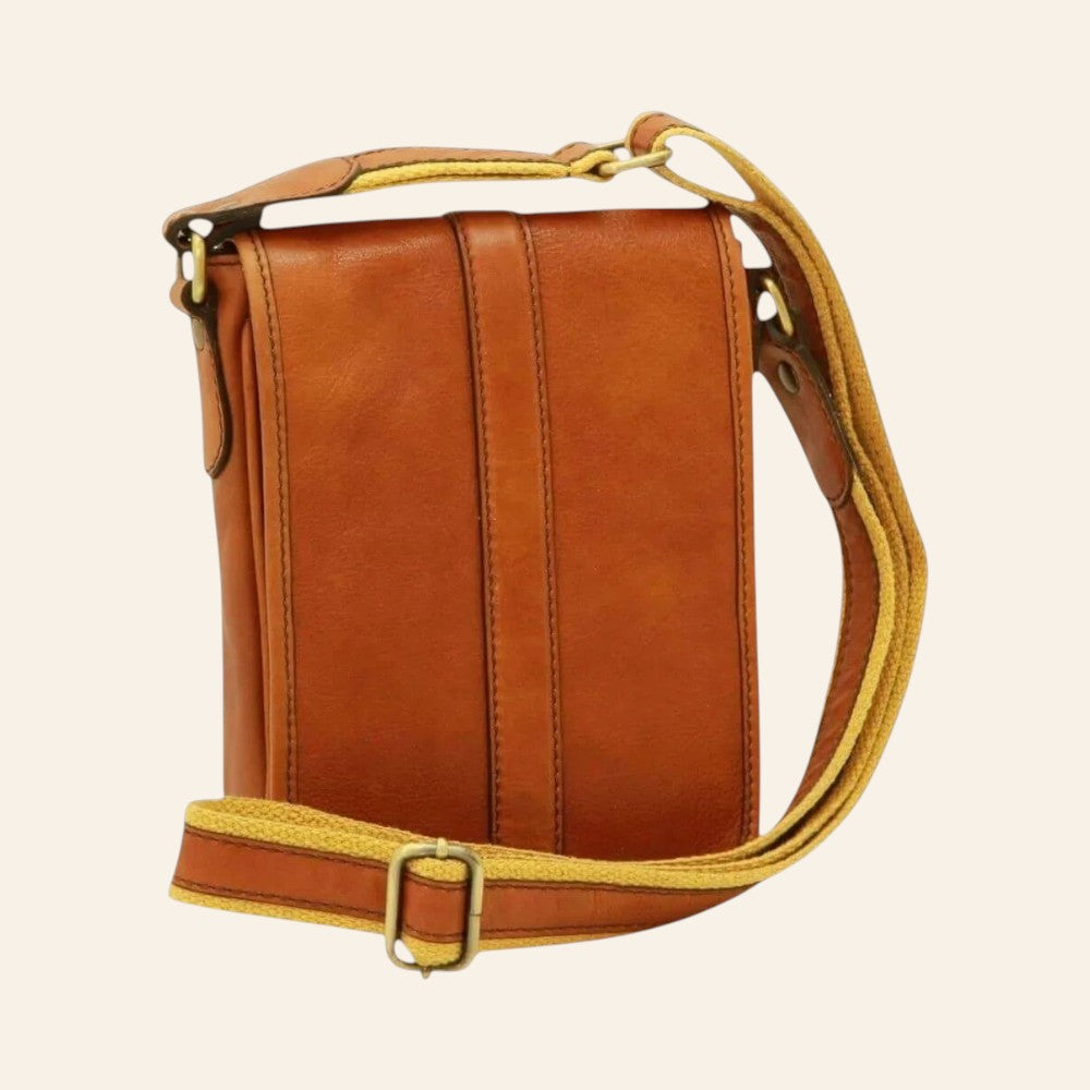 Borsa a tracolla uomo Vetrina Fiorentina in pelle di vitello conciata al vegetale color cuoio con dettagli in ottone