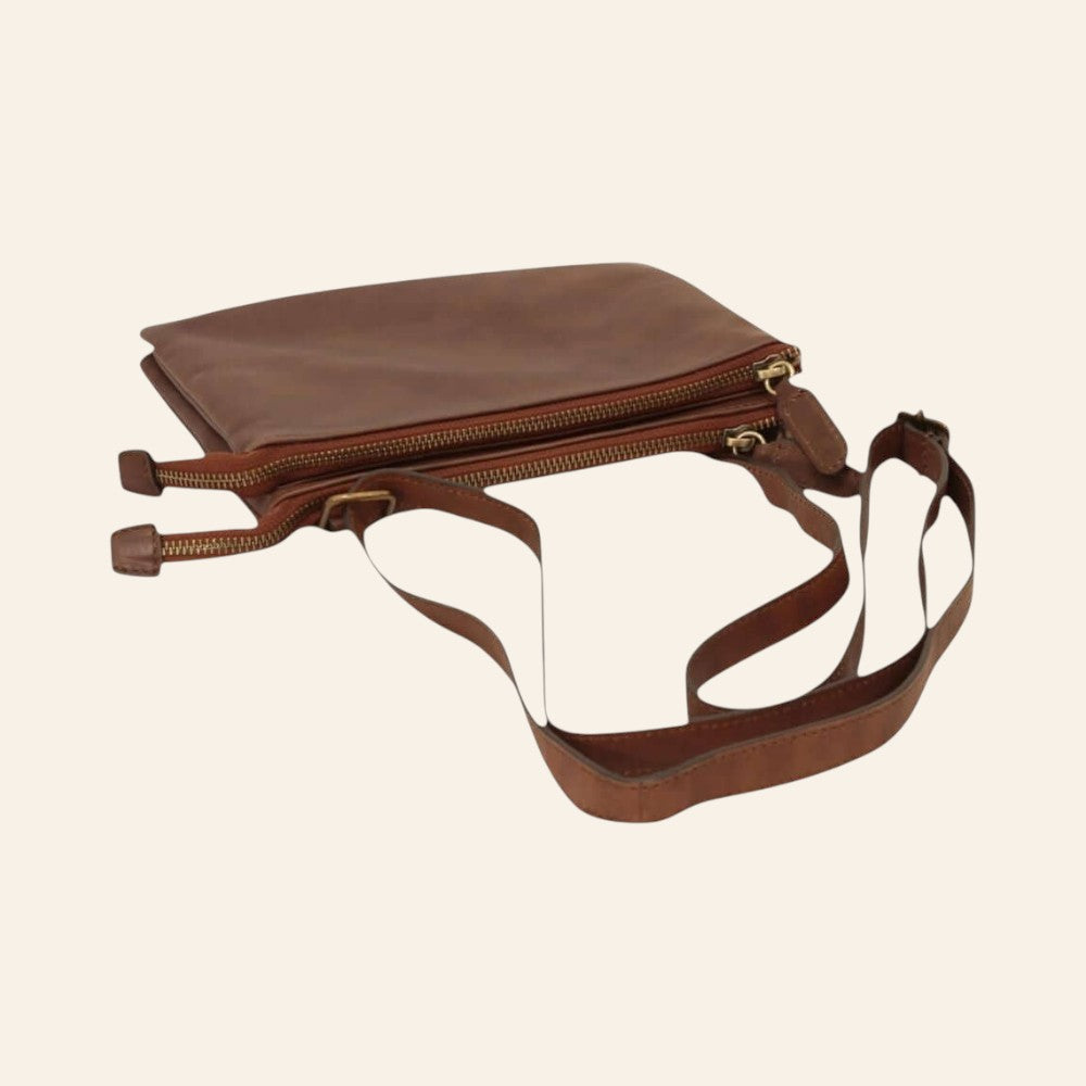 Borsa a tracolla Vetrina Fiorentina in pelle di vitello marrone, vista dall'alto con due scomparti con zip e tracolla