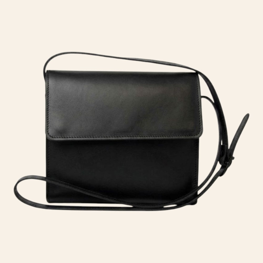 Borsa a tracolla Vetrina Fiorentina in pelle di vitello pieno fiore nera, vista frontale con patta e tracolla regolabile