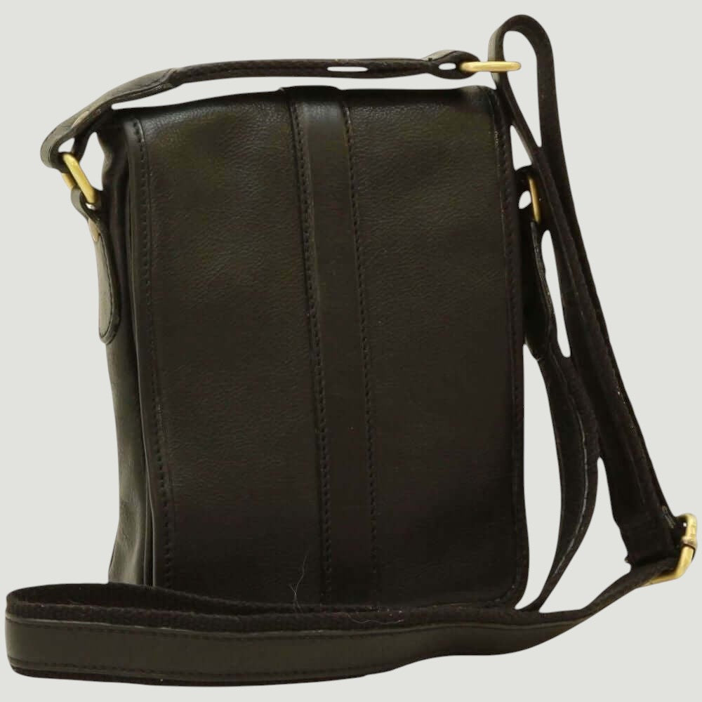Borsa uomo a tracolla in pelle nera con patta e tracolla regolabile