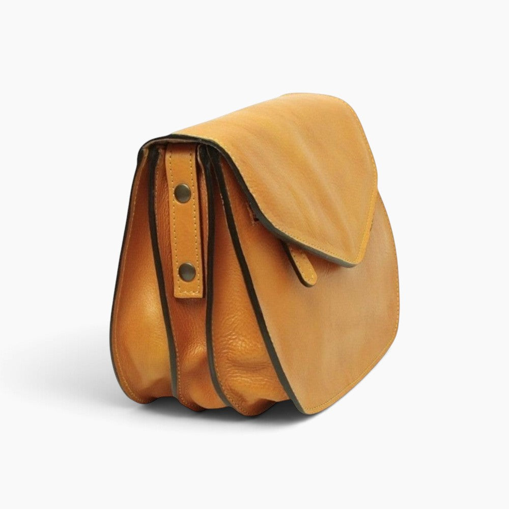 Borsa a tracolla Vetrina Fiorentina artigianale in pelle di vitello color ocra con patta e design compatto