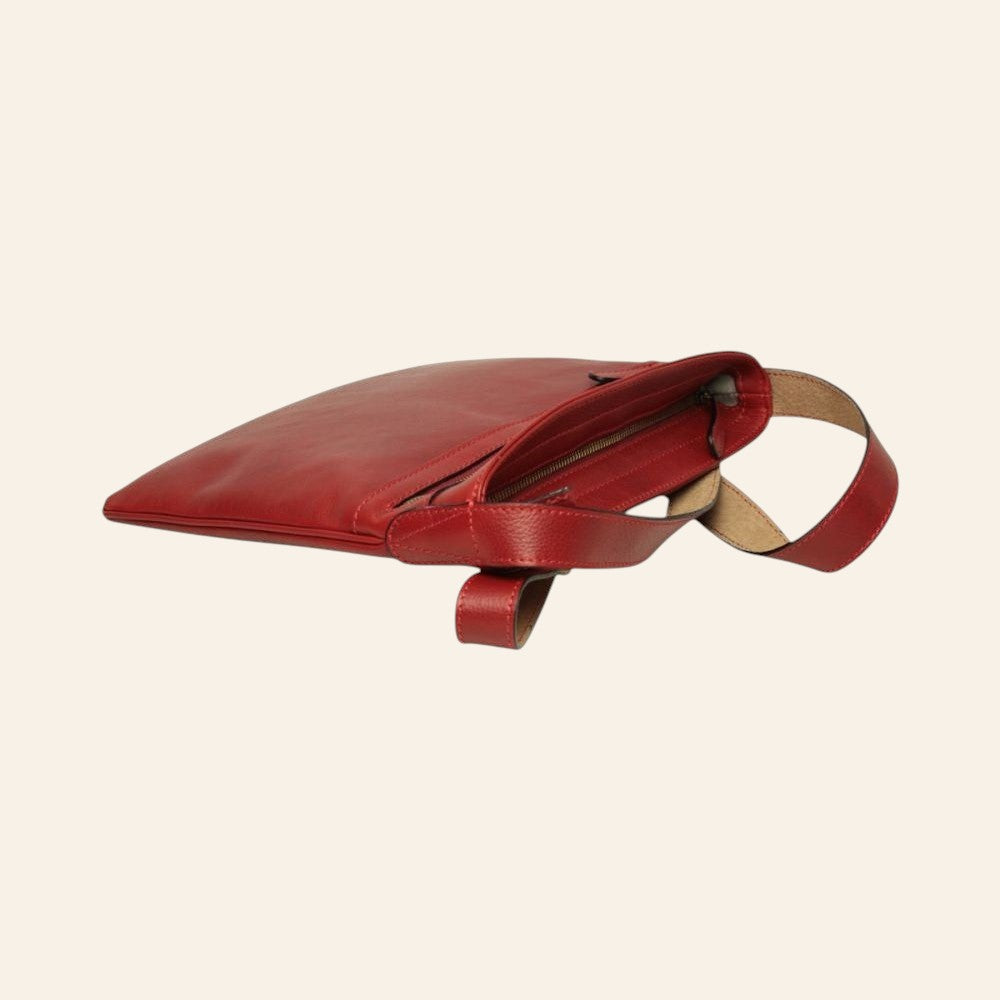 Borsa a tracolla Vetrina Fiorentina in pelle di vitello rosso con chiusura a zip e tracolla regolabile