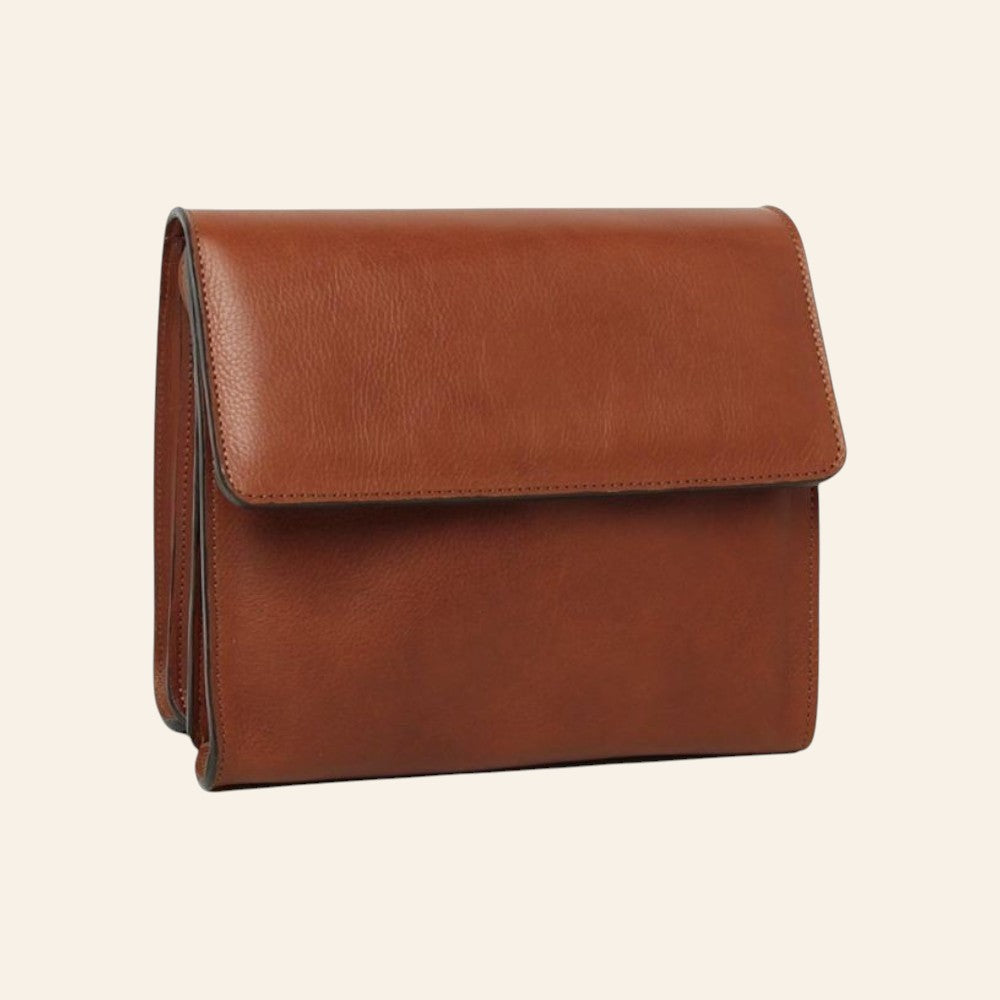 Borsa a tracolla Vetrina Fiorentina in pelle di vitello pieno fiore color teak con patta frontale e design compatto