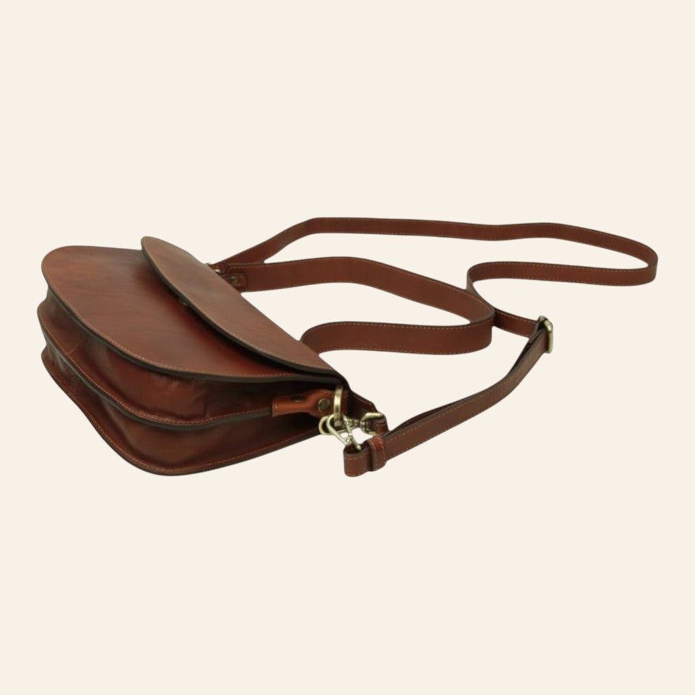 Borsa a tracolla Vetrina Fiorentina in pelle di vitello color teak con tracolla regolabile e chiusura a pattina