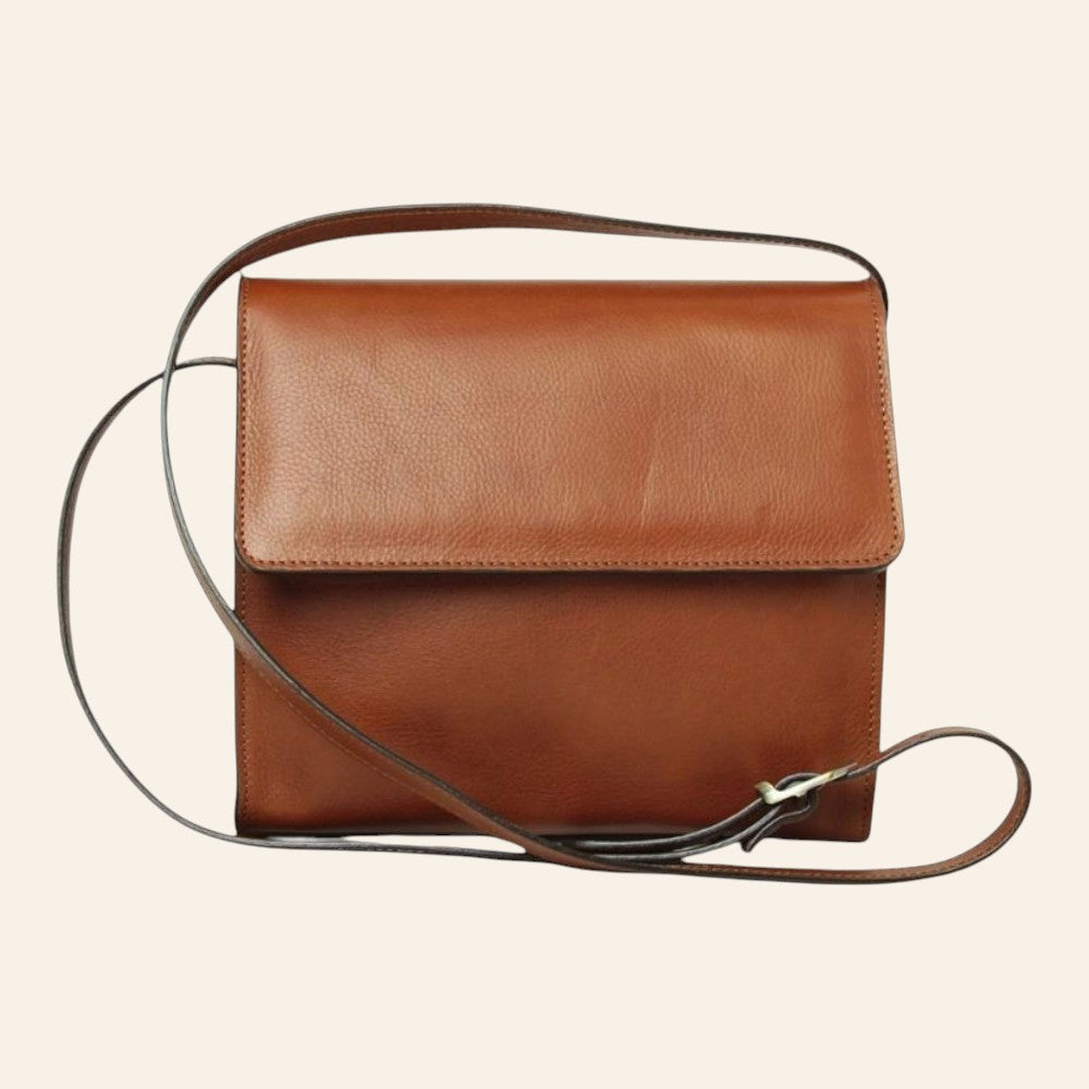 Borsa a tracolla Vetrina Fiorentina in pelle di vitello pieno fiore color teak con patta e tracolla regolabile