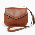 Borsa a tracolla Vetrina Fiorentina in pelle di vitello color teak con patta e tracolla regolabile, stile artigianale