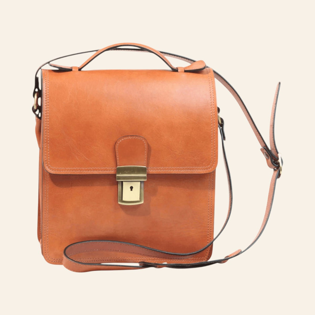 Borsa a tracolla Vetrina Fiorentina in pelle di vitello color coloniale con chiusura a clip e tracolla regolabile