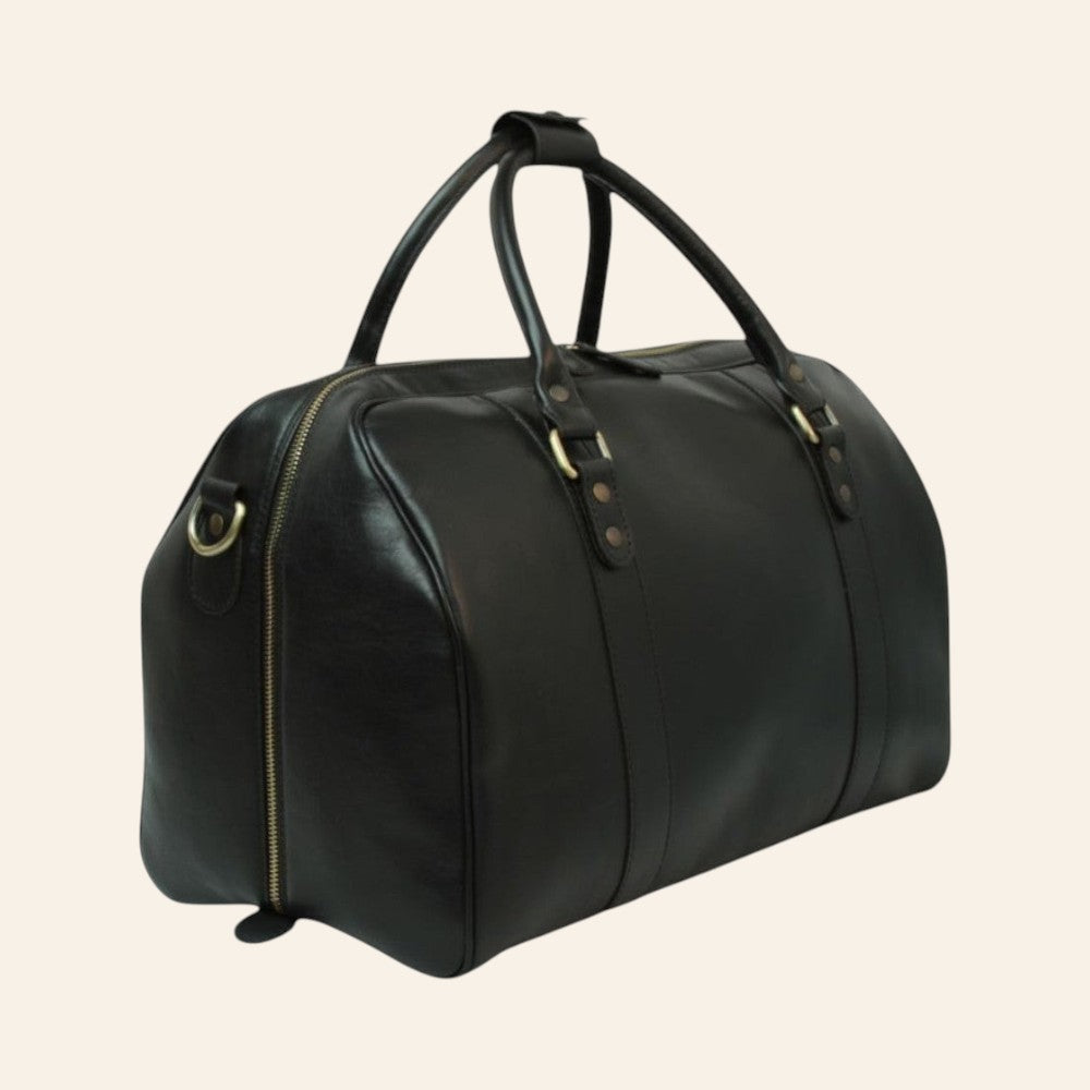 Bolsa de viaje de piel negra, vista de tres cuartos con asas dobles y cremallera perimetral