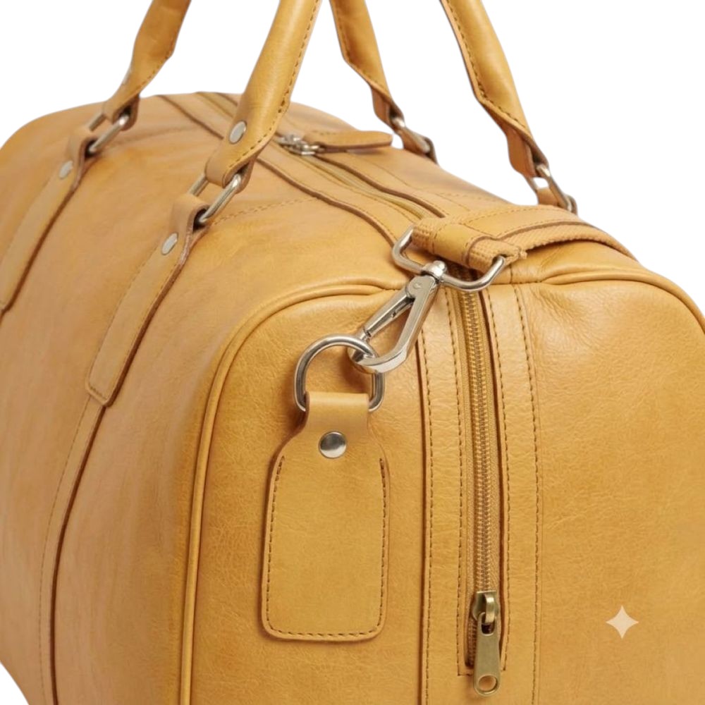 Borsone da viaggio Vetrina Fiorentina in pelle pieno fiore color ocra con dettagli metallici e tracolla