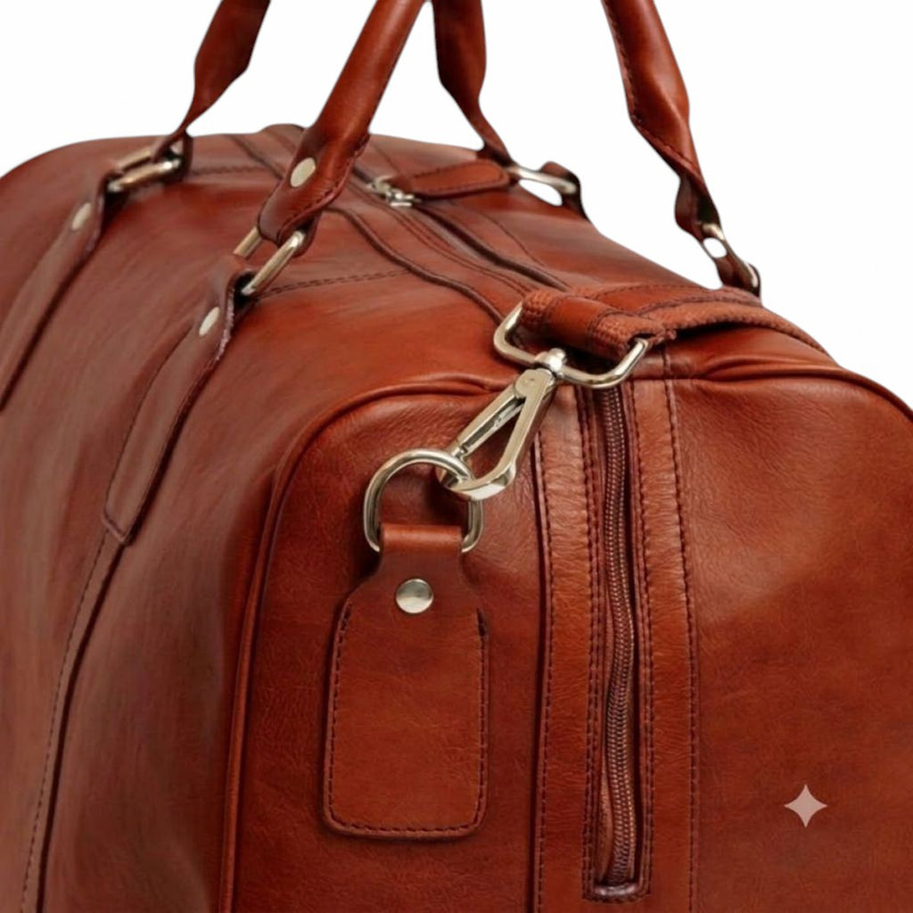 Borsone da viaggio Vetrina Fiorentina in pelle di vitello pieno fiore color teak con dettagli in metallo e tracolla