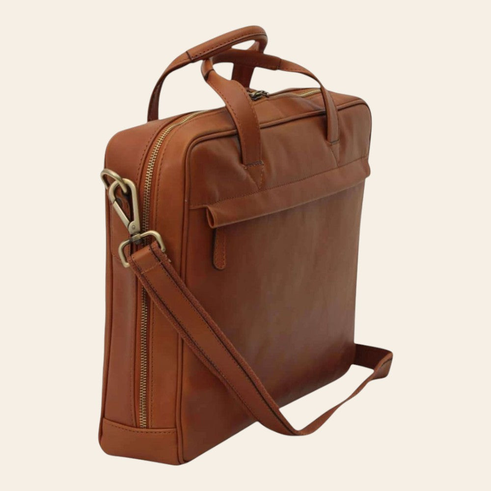 Cartella Vetrina Fiorentina in pelle marrone coloniale con chiusura a zip e tracolla, design artigianale italiano.