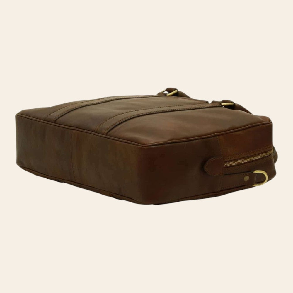 Cartella Vetrina Fiorentina in pelle marrone scuro con dettagli in ottone, vista laterale della borsa da lavoro