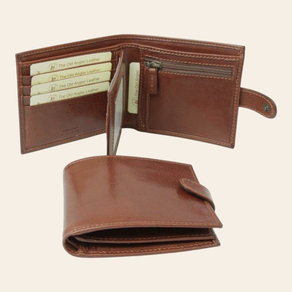 Portafoglio Vetrina Fiorentina in pelle marrone con chiusura a bottone, scomparti per carte e tasca interna con zip.