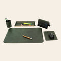 Set da scrivania Vetrina Fiorentina in pelle di vitello verde, 5 pezzi artigianali Made in Italy con sottomano e accessori