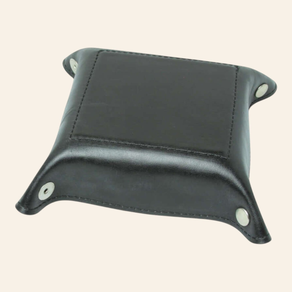 Vuotatasche Vetrina Fiorentina in pelle di vitello nero con bottoni a pressione, design artigianale fiorentino.