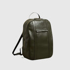 Zaino in pelle verde scuro con fascia trolley e manico superiore ad anello