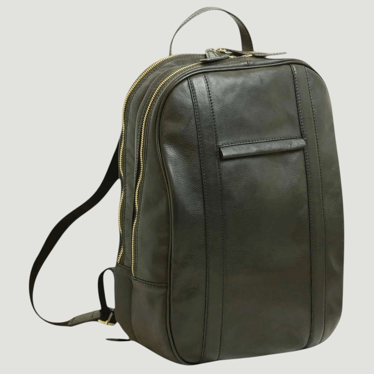 Zaino in pelle di vitello verde scuro con zip e maniglia superiore, spallacci regolabili
