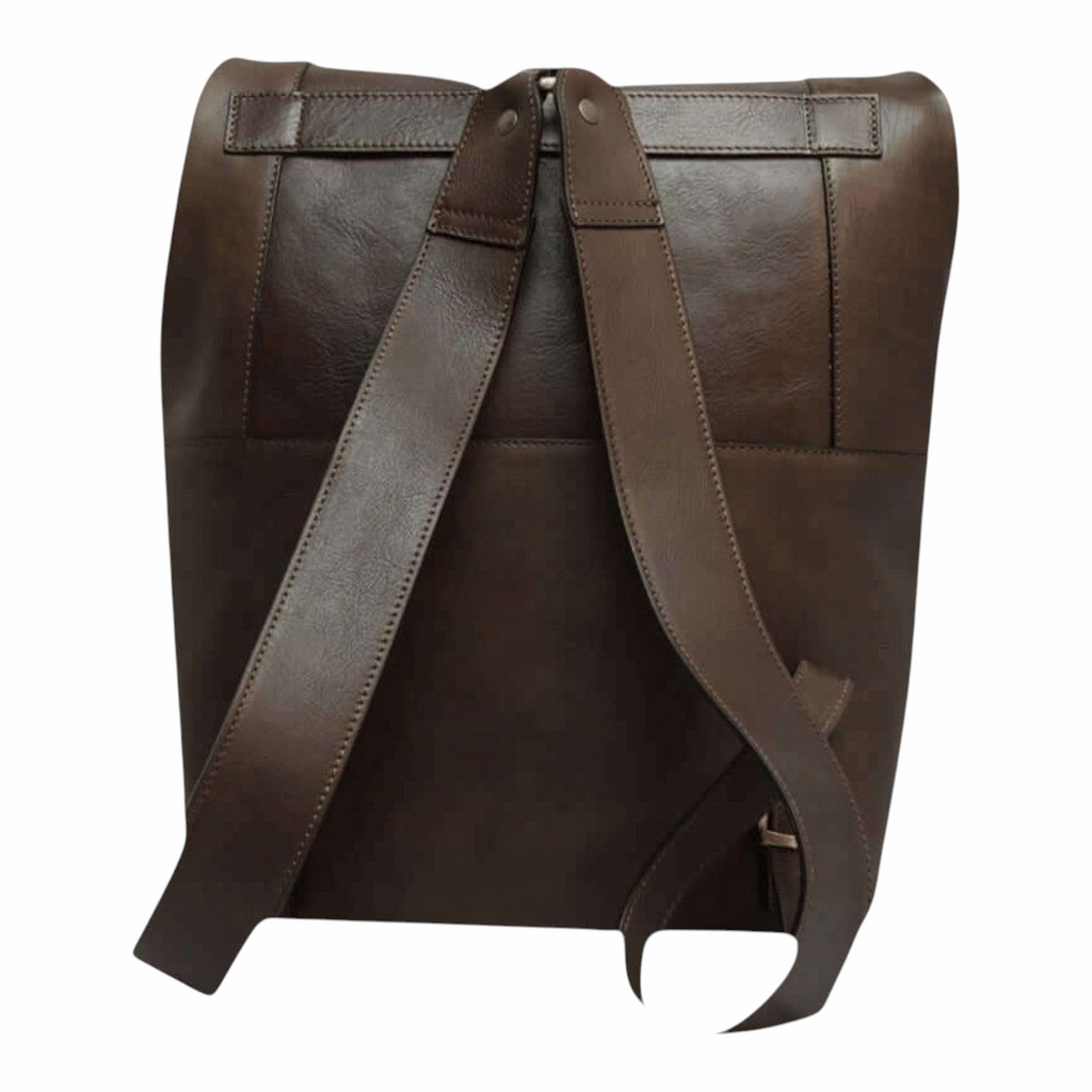 Zaino in pelle testa di moro con spallacci imbottiti e maniglia superiore.
